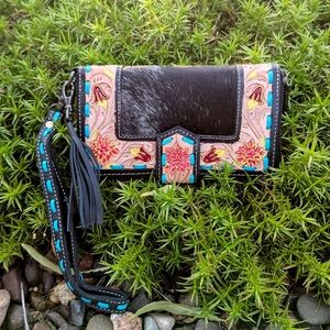 Floral Embroidered Black and Tan Women's Clutch